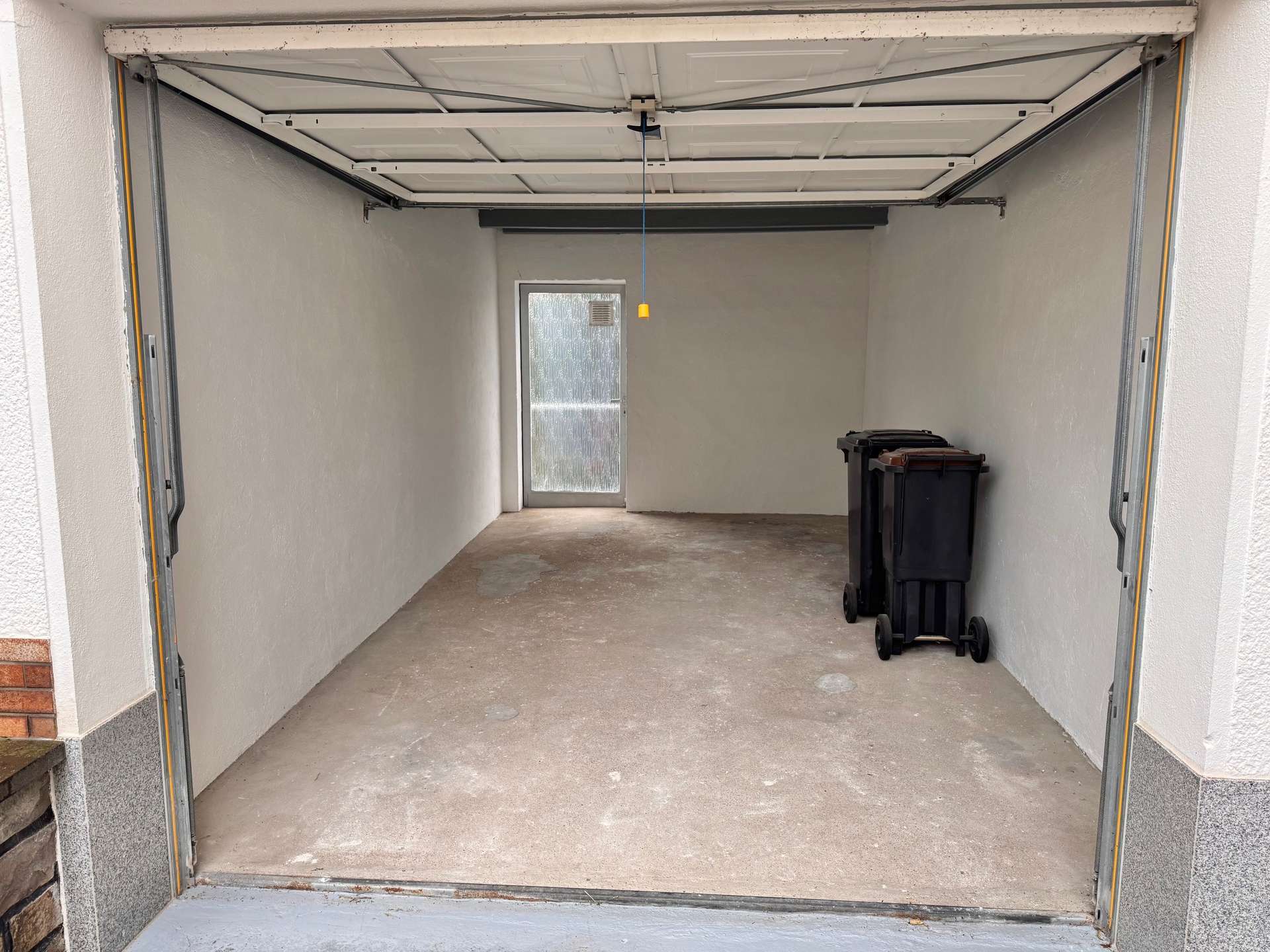 SEHR GEPFLEGT, Stellplatz oder Garage m&ouml;glich, ruhige Lage